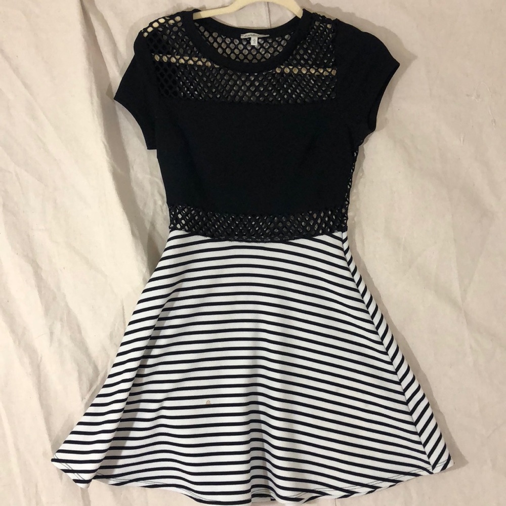 Perfect going out dress! Very flattering on!